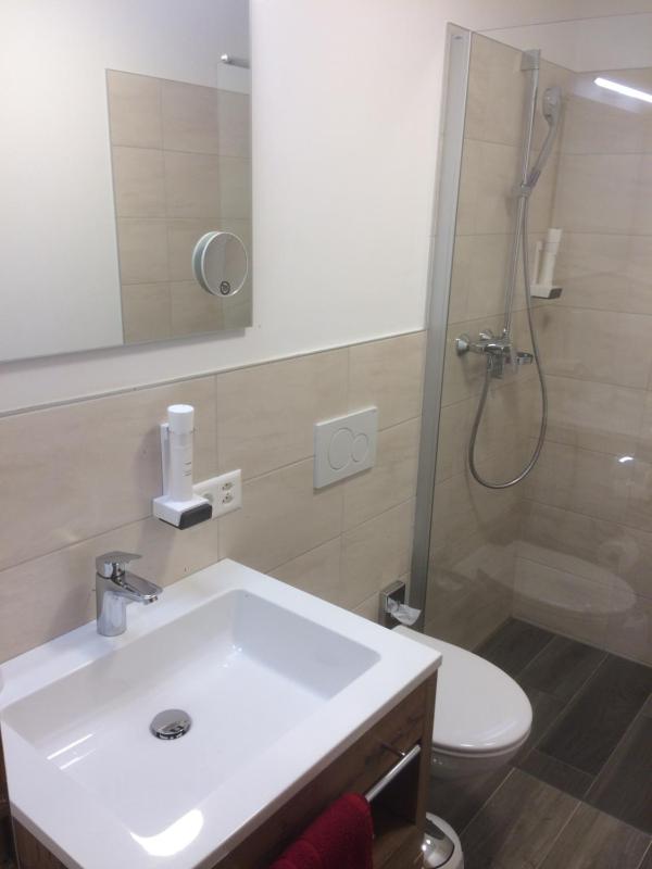 Single Room with Mountain View image 3