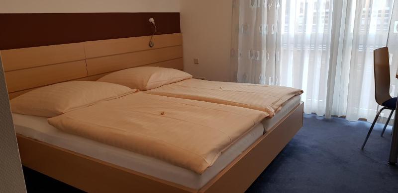 Double Room image 3