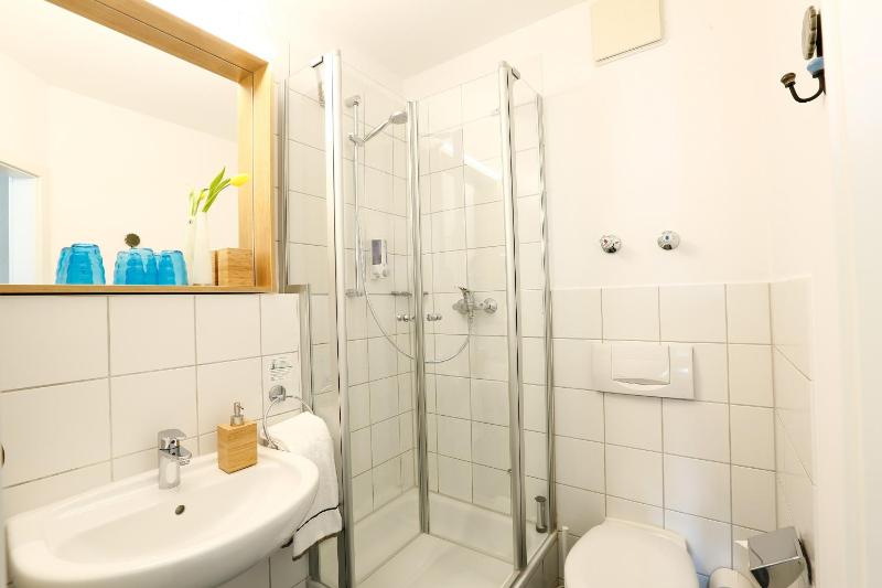 Standard Single Room image 3