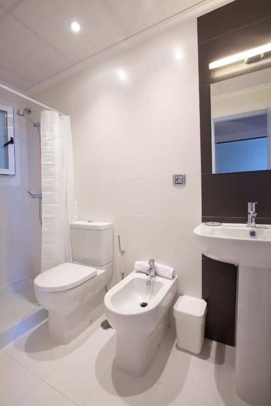 One-Bedroom Apartment with Sea View image 2