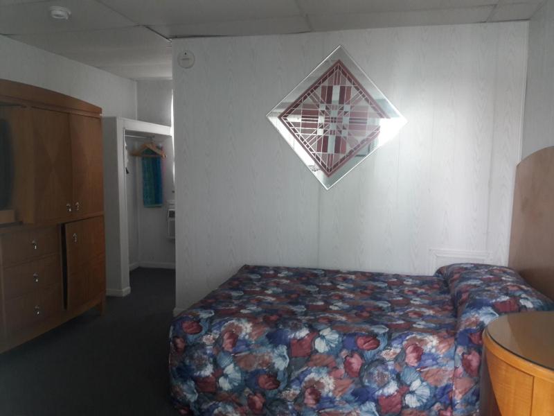 Standard Double Room image 3