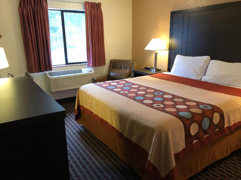 King Room- Non-Smoking image 2