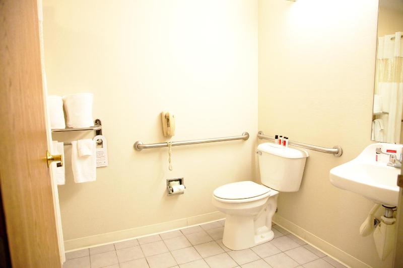 Queen Room - Mobility Access/Non-Smoking image 3