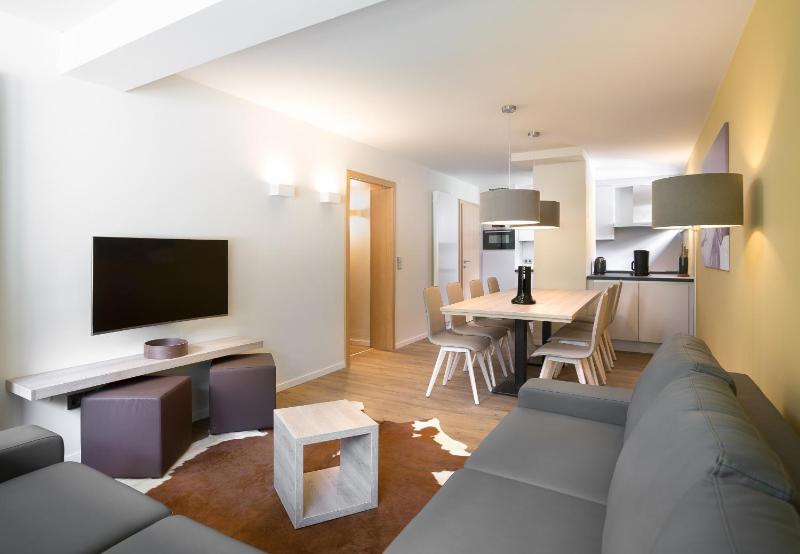 Design Four-Bedroom Apartment image 2