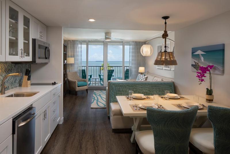 Superior King Suite image 4