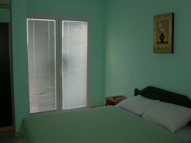 Studio Apartment with Sea View image 2