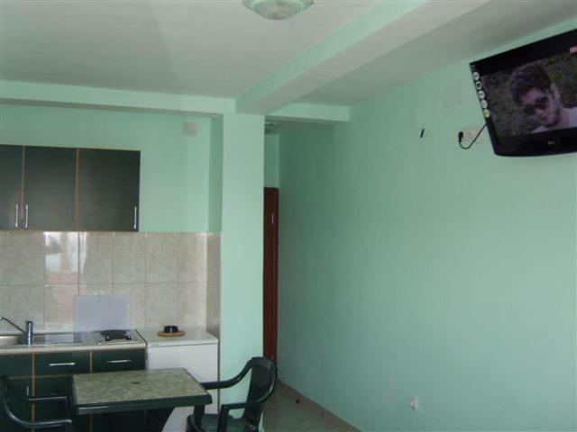 Studio Apartment with Sea View image 3