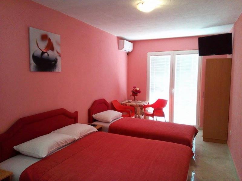 Studio Apartment with Sea View image 2