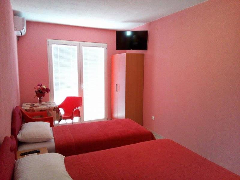 Studio Apartment with Sea View image 3