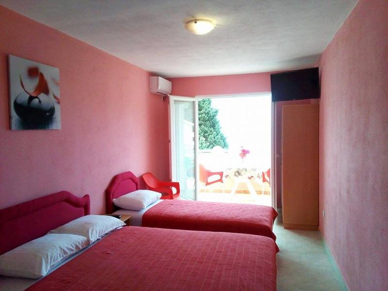 Studio Apartment with Sea View image 4