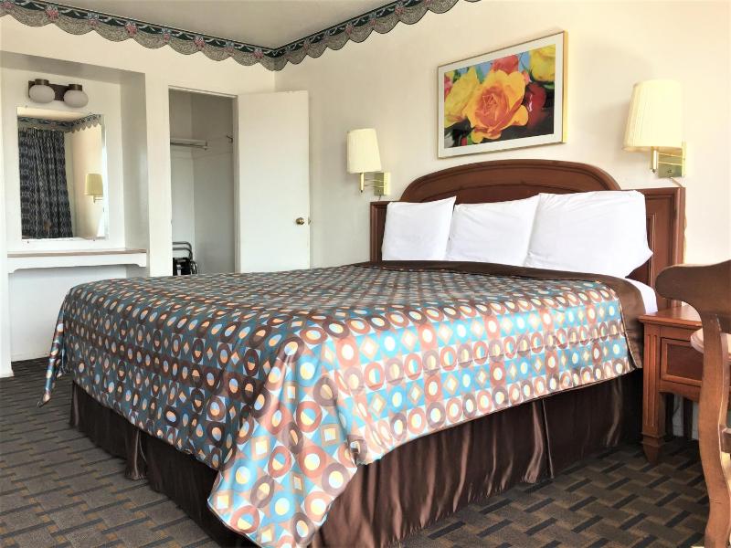 King Room image 3