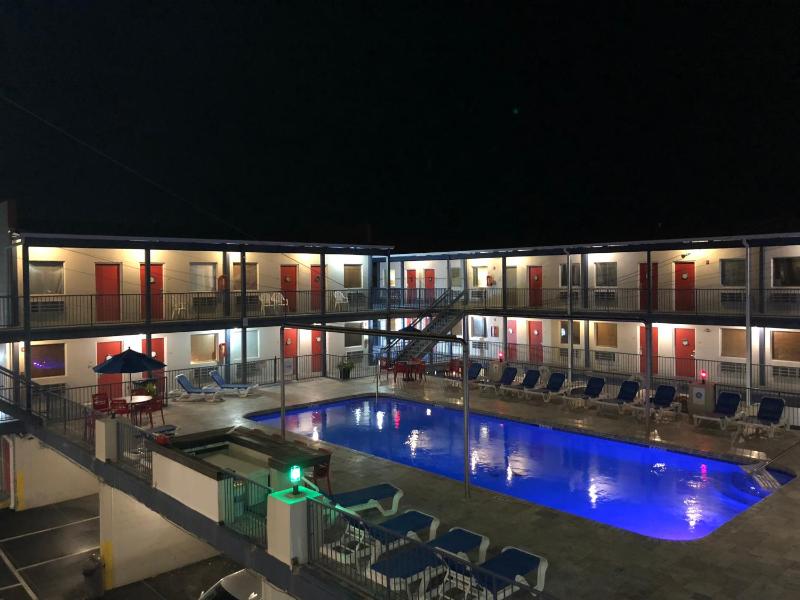 Sea And Breeze Hotel And Condo - image 4