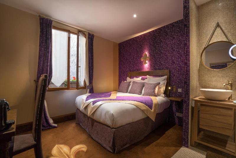 Classic Double Room image 2