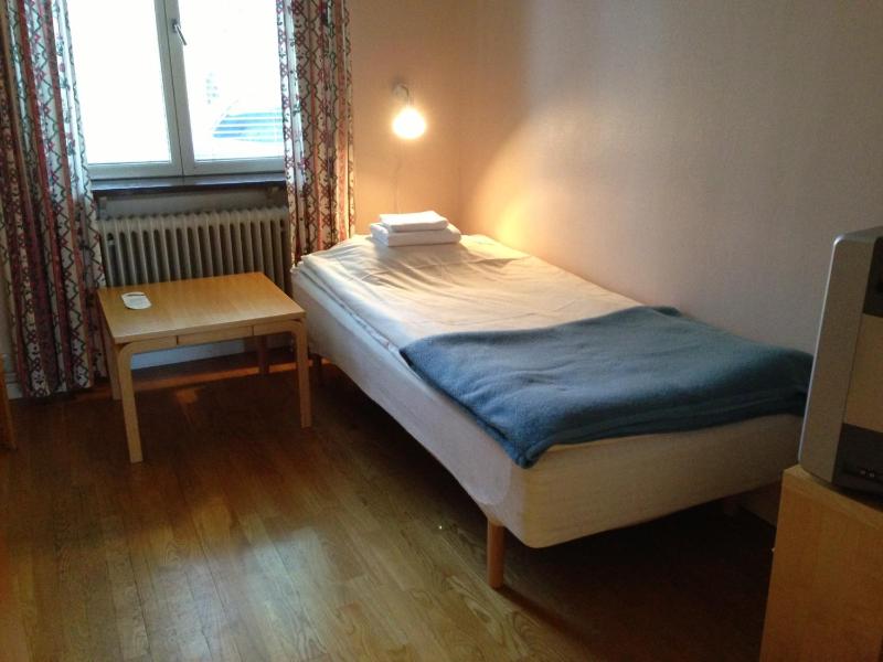 Single Room with Shared Bathroom image 1