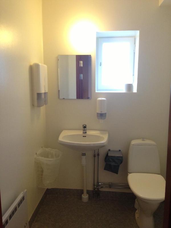 Single Room with Shared Bathroom image 3