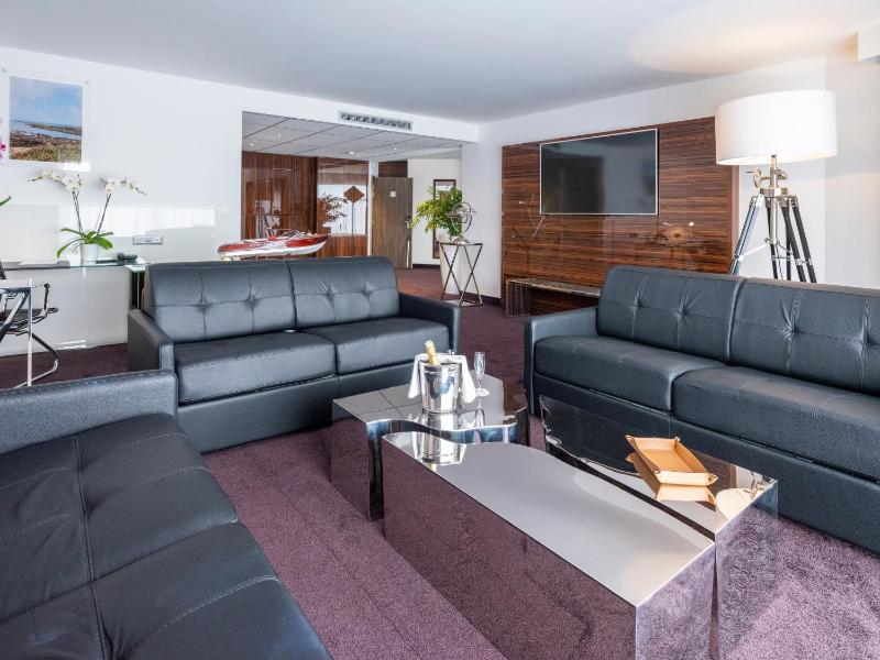 Prestige Suite with Harbour View image 4
