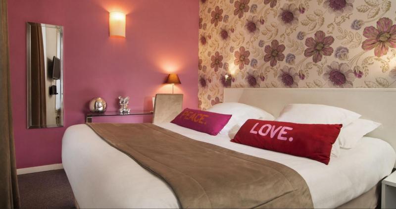 Standard Double Room image 4