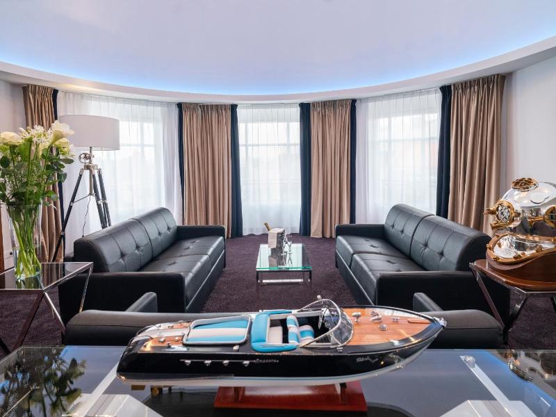 Presidential Suite with Harbour View image 3