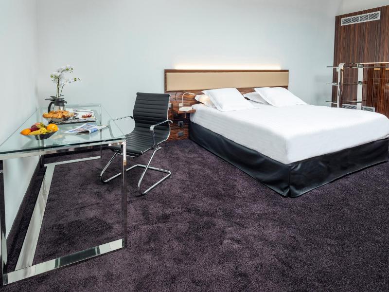 Duplex Presidential Suite image 4