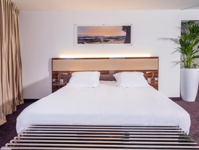 Presidential Suite with Harbour View image 4