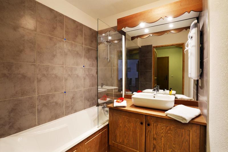 One-Bedroom Apartment image 2