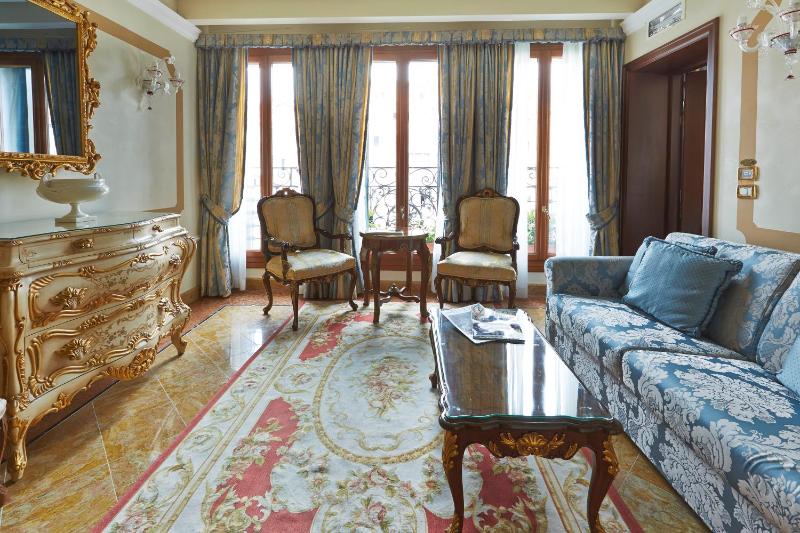 Suite with Grand Canal View image 1