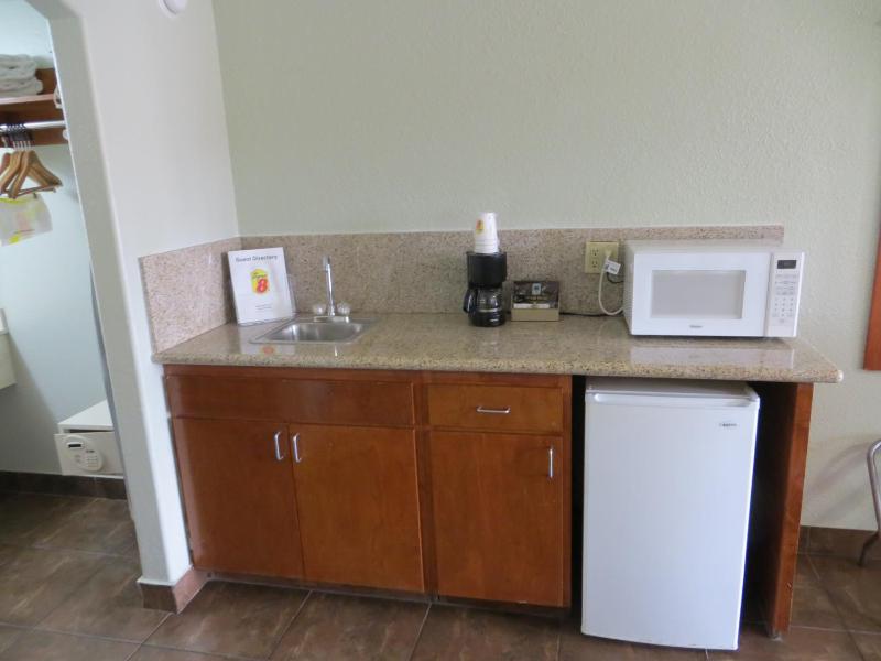 King Room with Kitchenette image 3