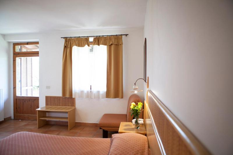 Double or Twin Room image 3