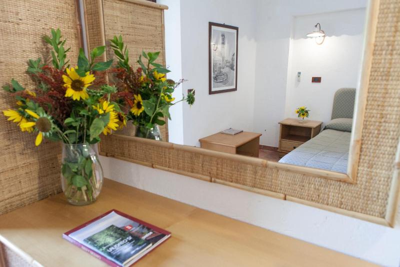 Basic Double Room image 1