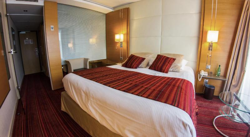 Privilege Double Room with Balcony and Sea View image 3