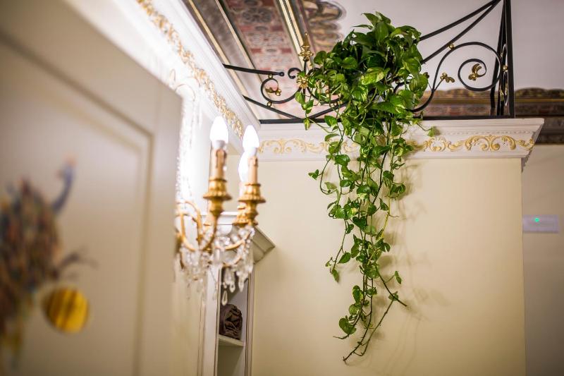 Deluxe Suite image 3