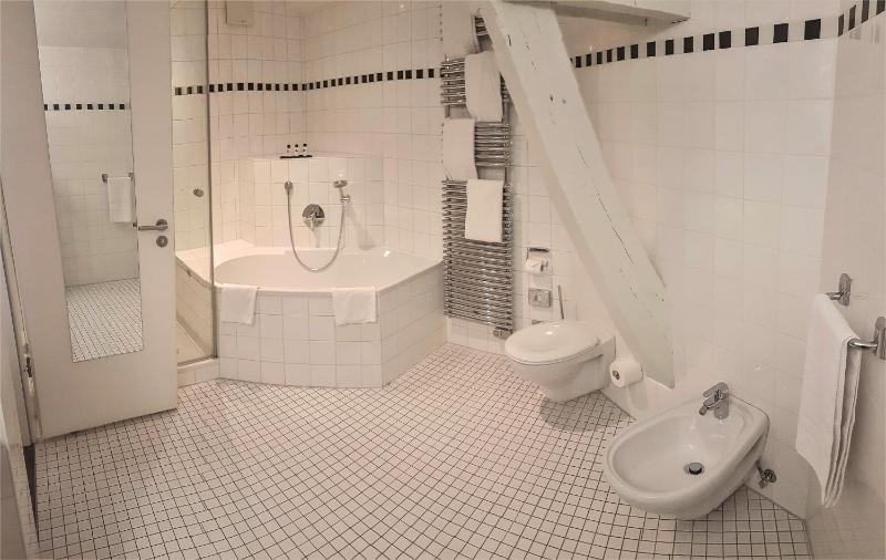 Executive Suite image 3