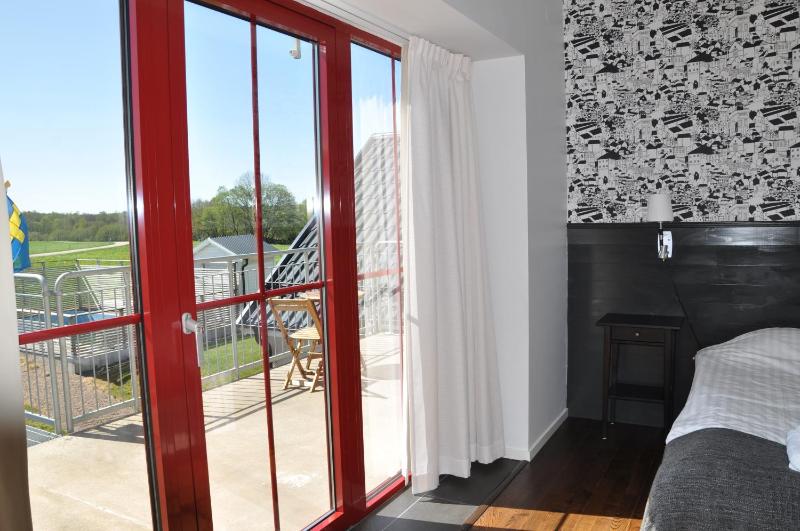 Double Room image 3