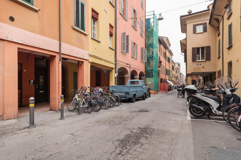 GuestHost - Bologna Central Studio - image 11