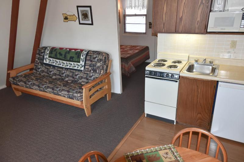 One-Bedroom Cottage image 4