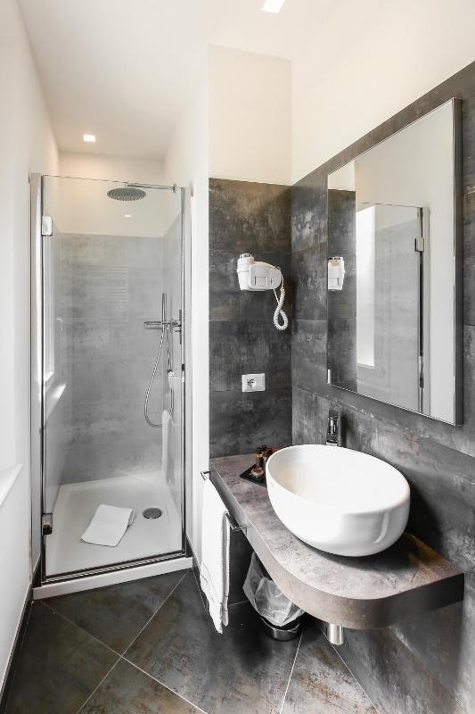 Double Room with Private Bathroom image 4