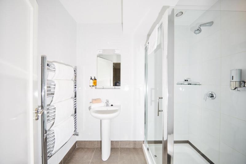 Standard Double Room image 3