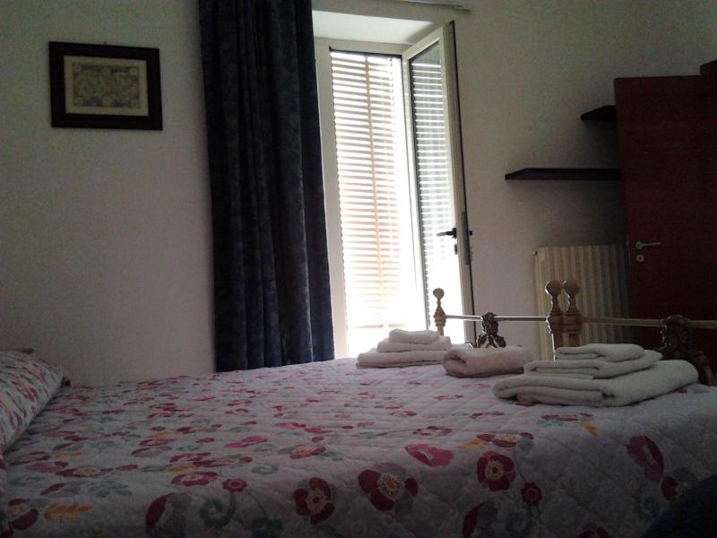Triple Room with Balcony image 4