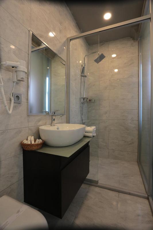 Junior Suite with Balcony image 4