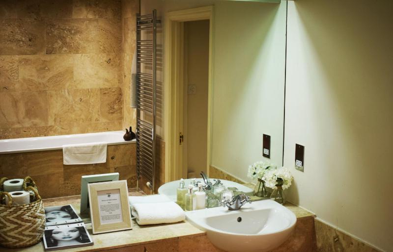 Deluxe Double Room with Garden image 4