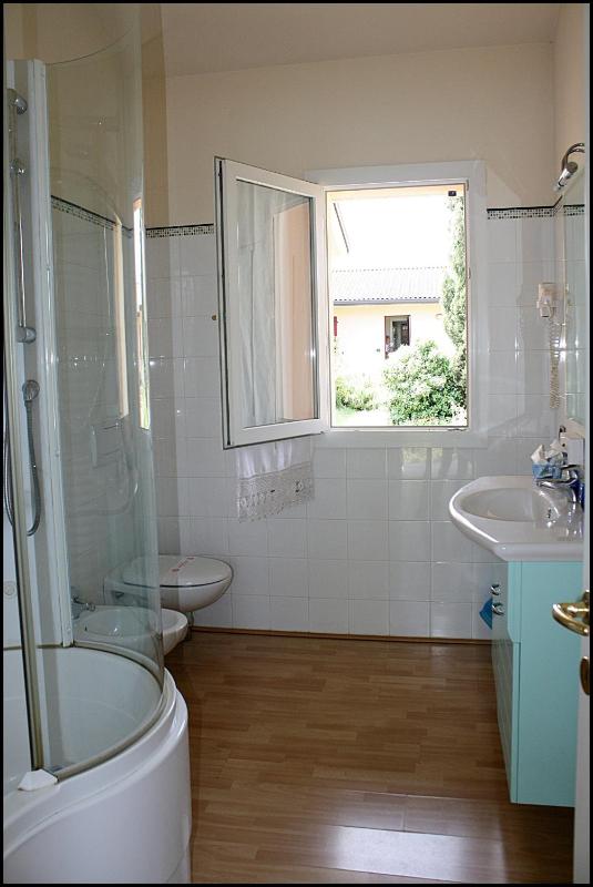 Quadruple Room image 2
