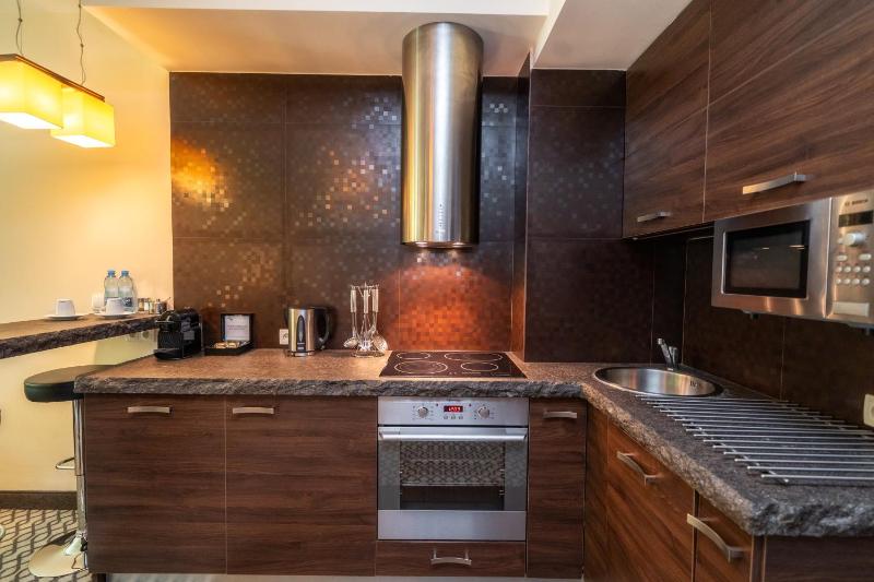 Luxury Apartment image 4