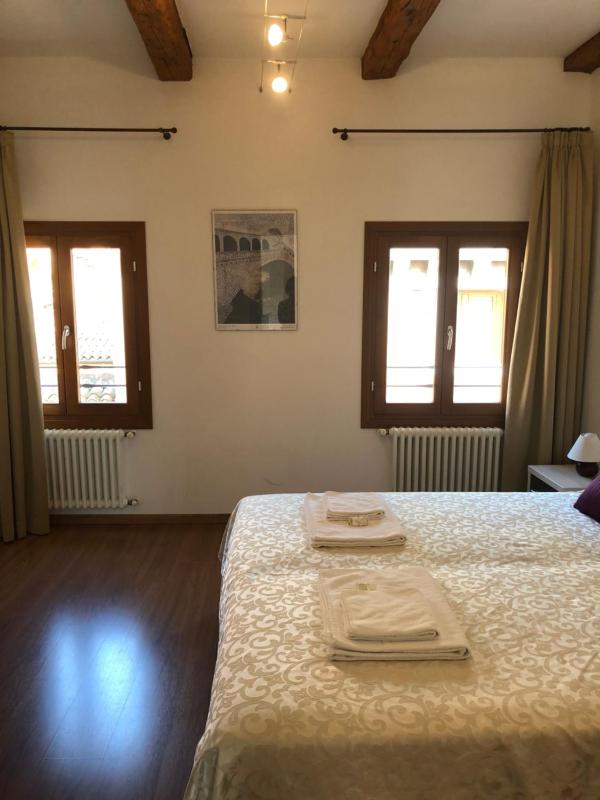 One-Bedroom Apartment image 4