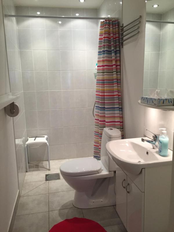 Apartment With Shared Bathroom image 3