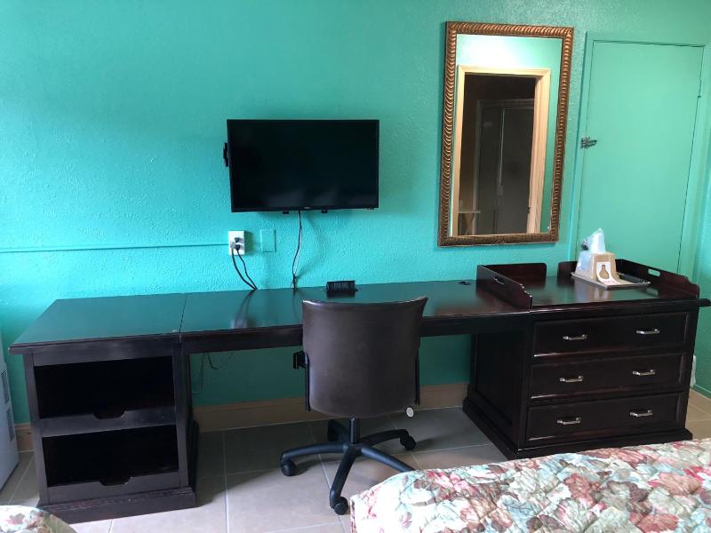 Deluxe Room with Two Double Beds - Non-Smoking  image 2