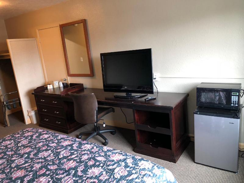 Deluxe King Room - Non-Smoking image 3