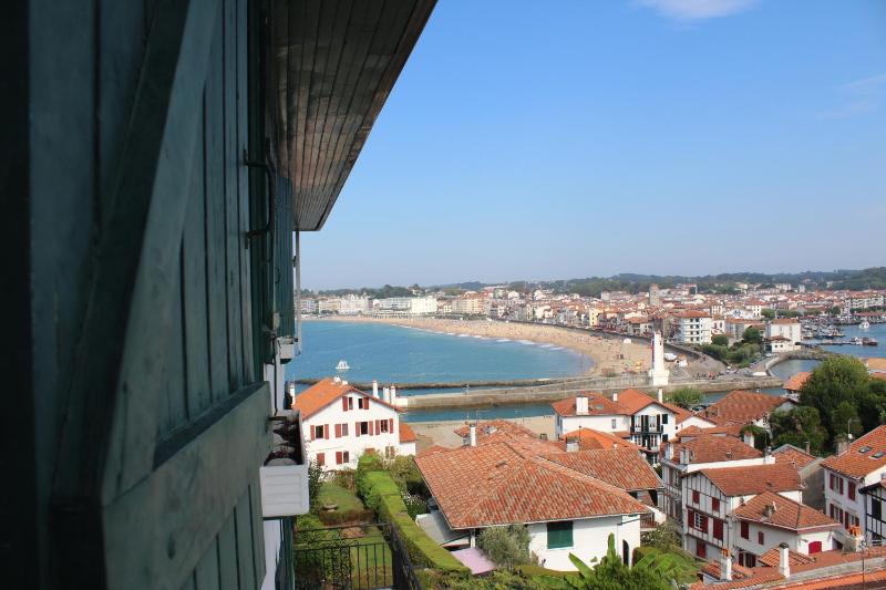 Double Room with Shower and Harbour View without balcony image 2