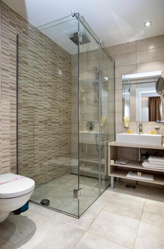 Deluxe Twin Room image 2