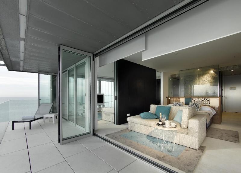 Junior Suite with Sea View image 4