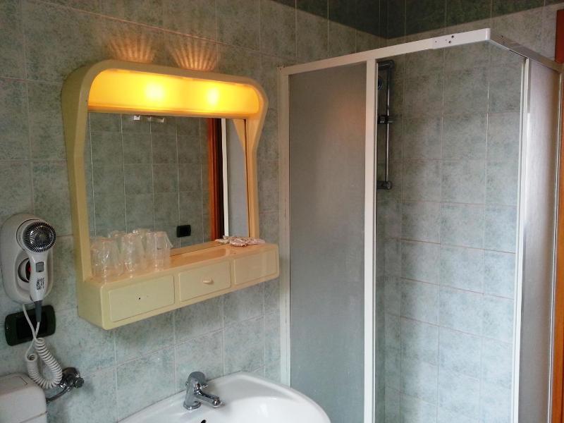 Double Room with Extra Bed image 2